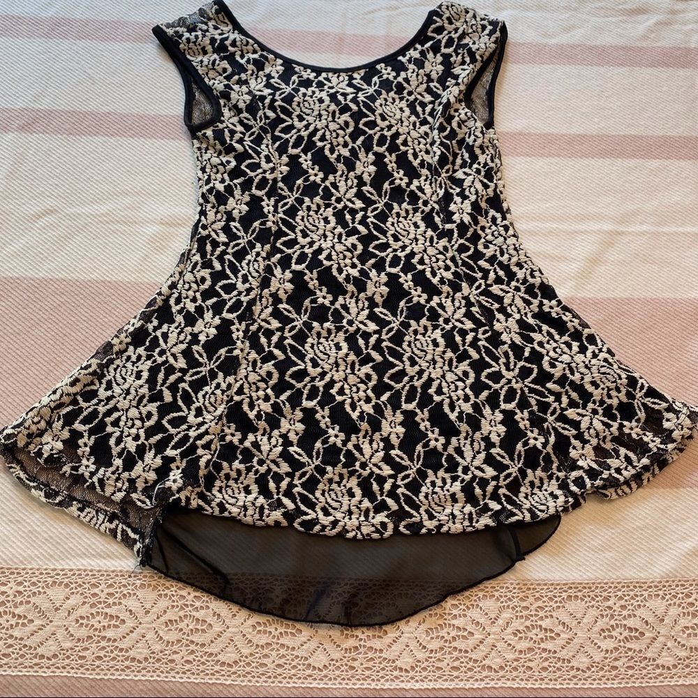 Julie’s Closet White/Black Dressy Top